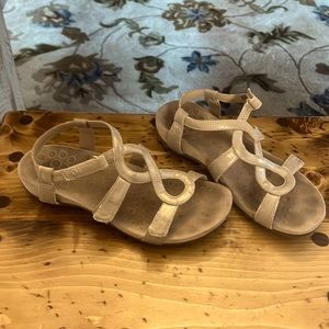 Vionic sandals in good condition.